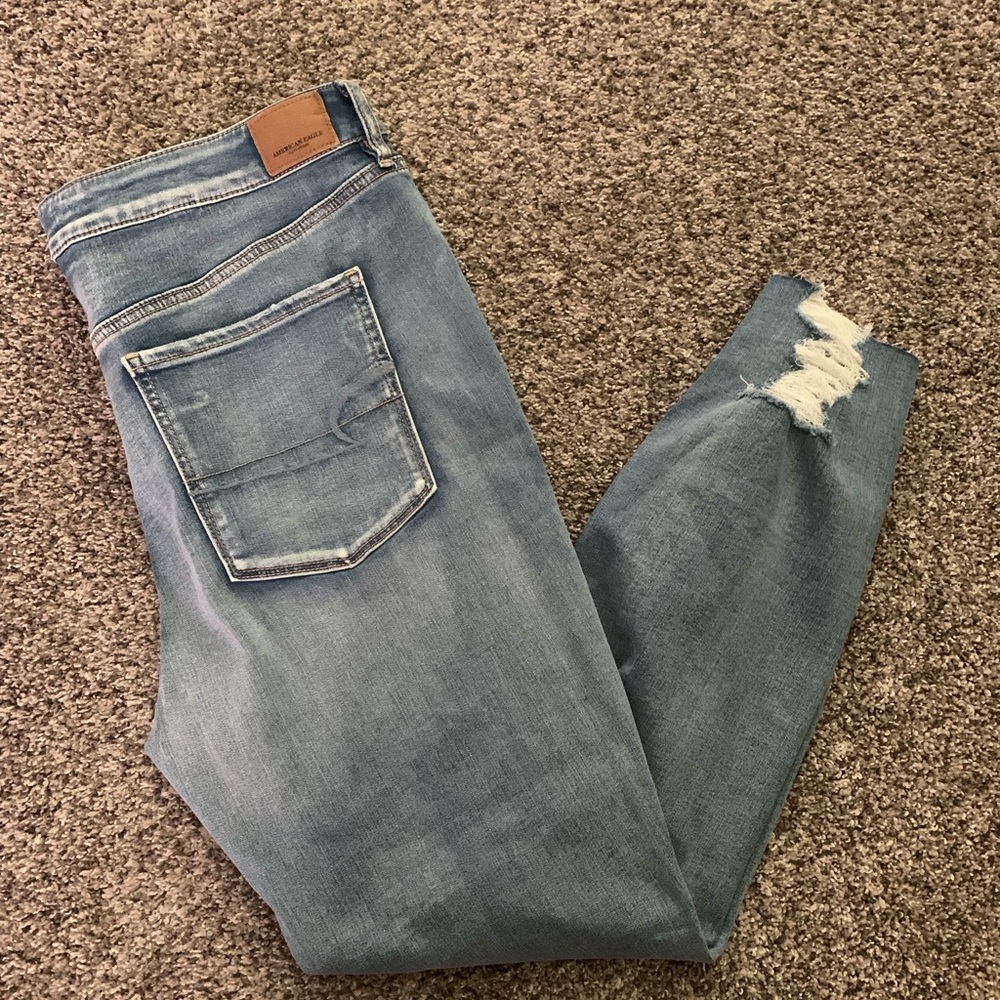 American Eagle distressed high rise jegging
